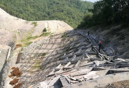 【一線投影】集團武義百冷坑城中村改造項目山體護坡施工側(cè)記